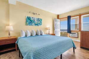 Intimate and cozy rooms with oceanview at Abellona Inn & suites